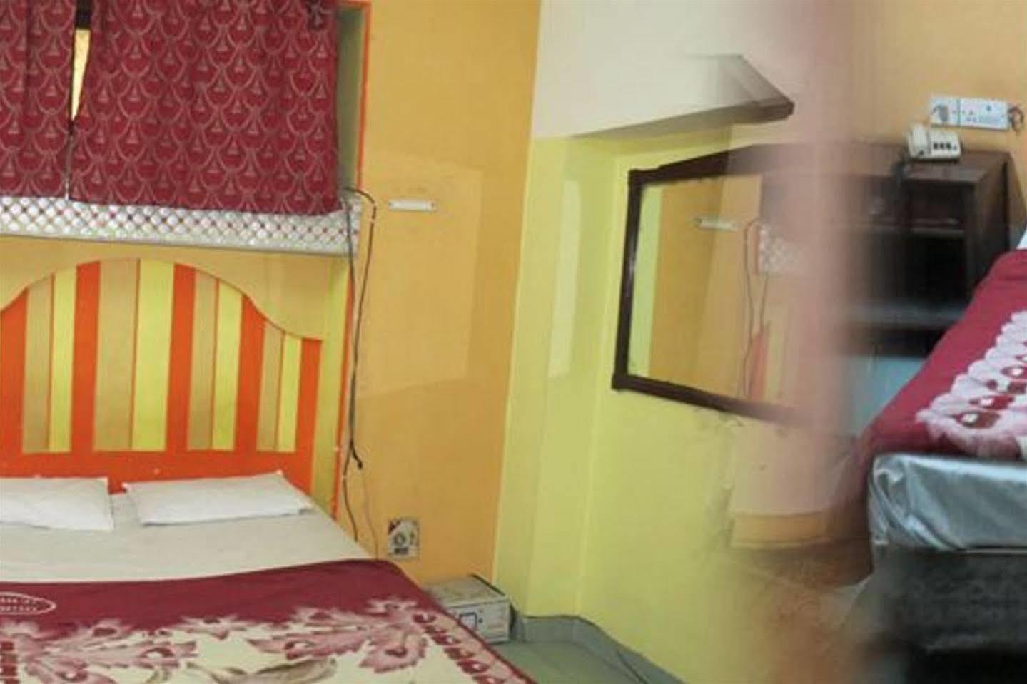 Hotel Krishna Palace New Delhi Bagian luar foto