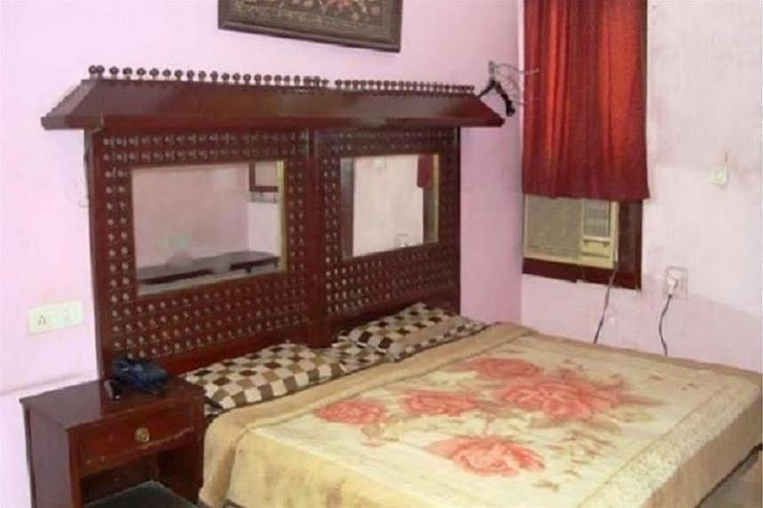 Hotel Krishna Palace New Delhi Bagian luar foto