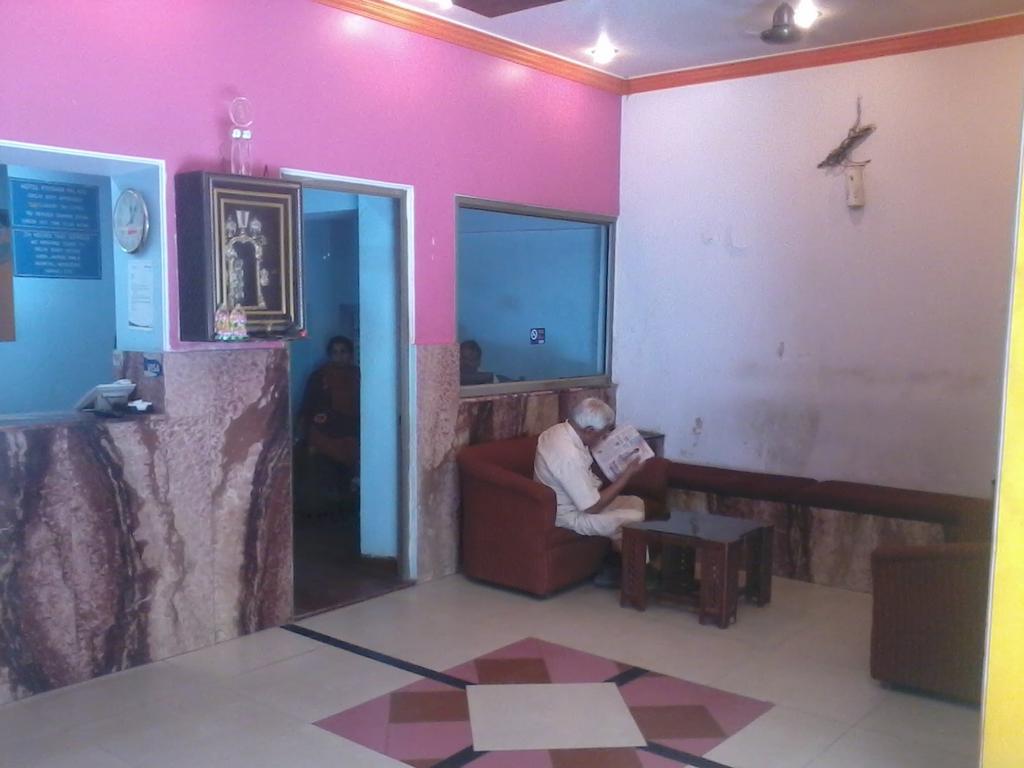 Hotel Krishna Palace New Delhi Bagian luar foto