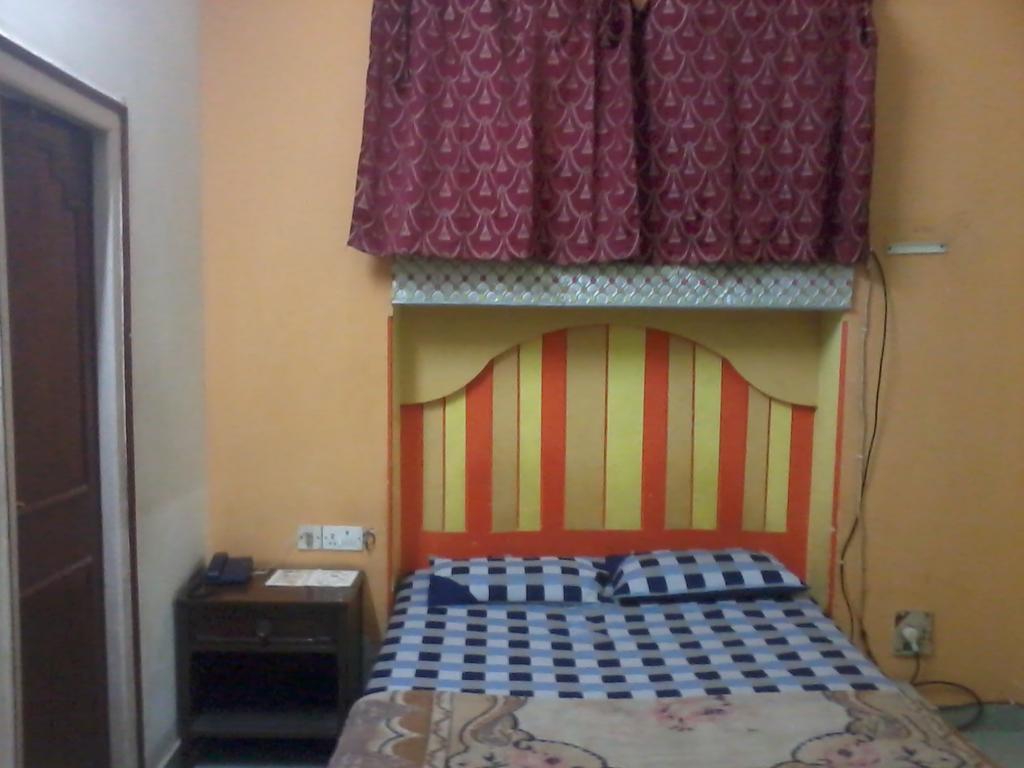 Hotel Krishna Palace New Delhi Bagian luar foto