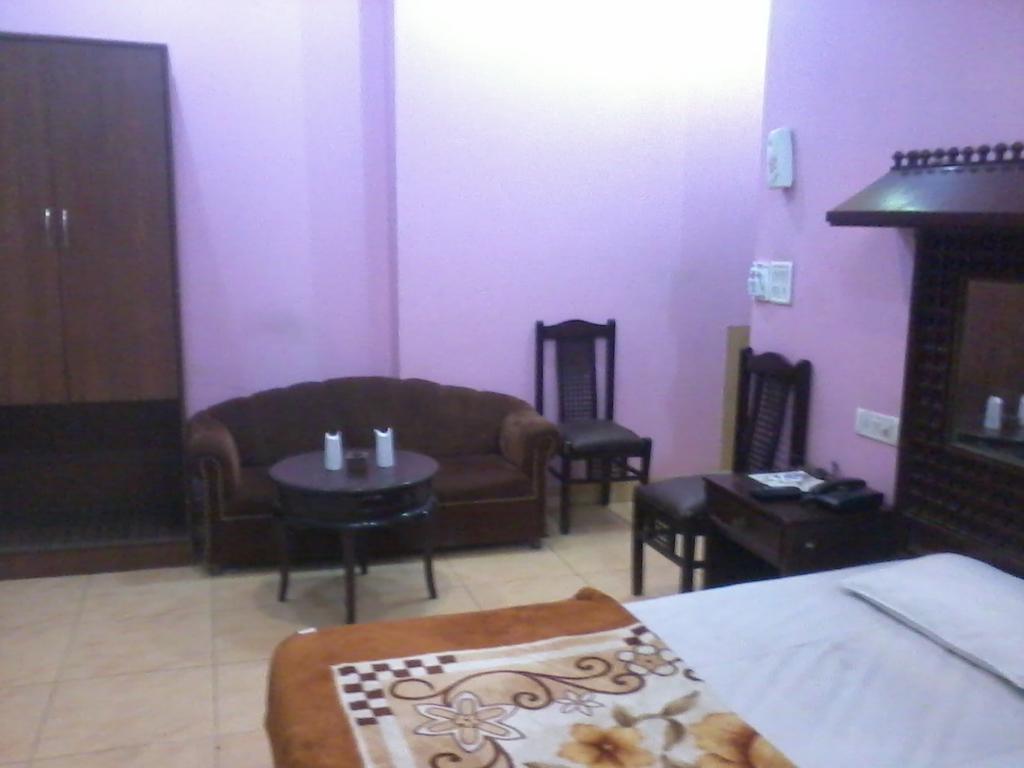 Hotel Krishna Palace New Delhi Bagian luar foto